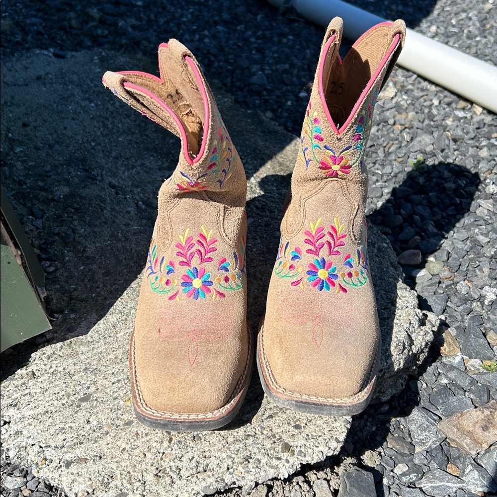 ARIAT “Wiggle Room” kids western boots sz: 2.5 - floral embroidery - Picture 3 of 11
